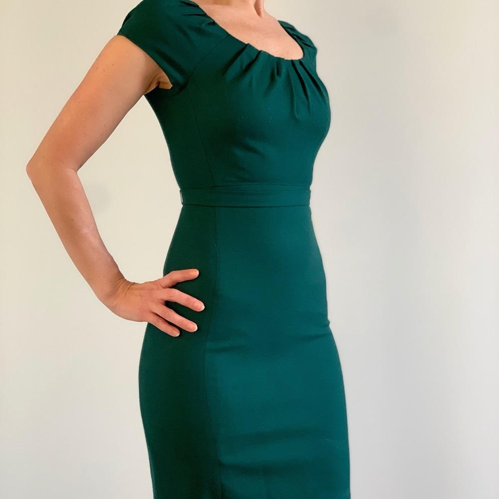 *Last chance* Elie Tahari cap sleeve dress